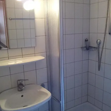 Pensionat Zur Frischen Quelle 3*